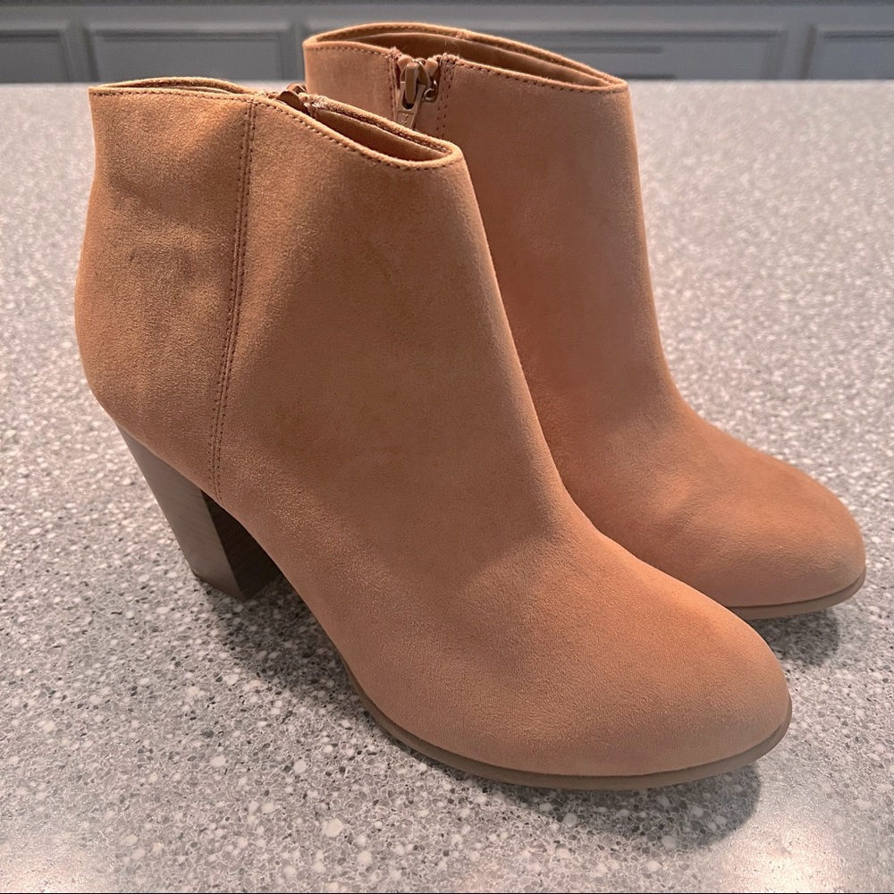 Tan suede healed boots barely worn